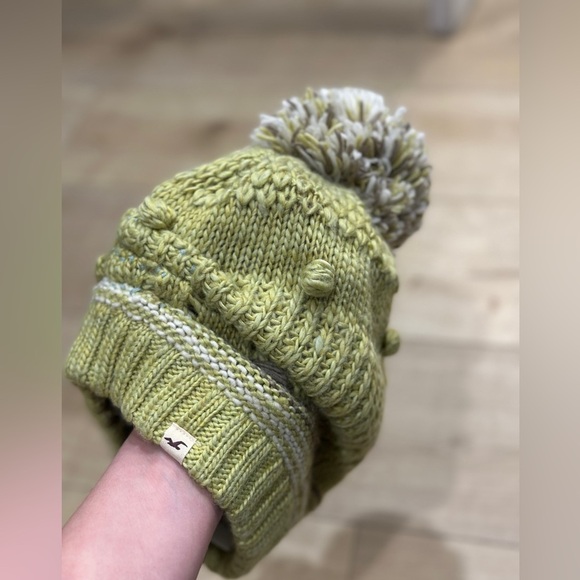 Vintage Y2K Hollister beanie with Pom‎ Pom Bella swam Elena